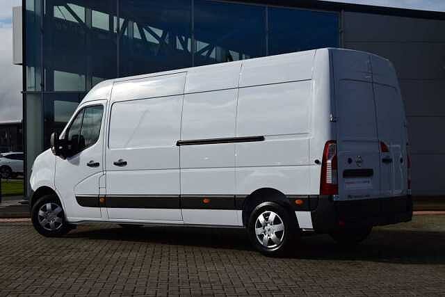 Nissan Interstar 2.3 dCi 135 Tekna L3 H2 3.5T Panel Van