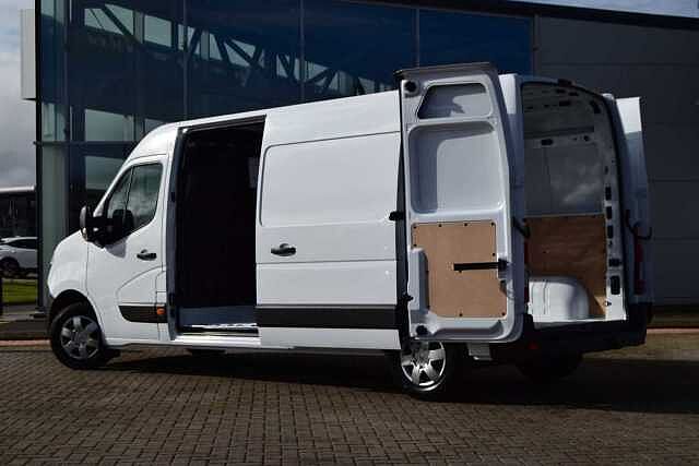 Nissan Interstar 2.3 dCi 135 Tekna L3 H2 3.5T Panel Van