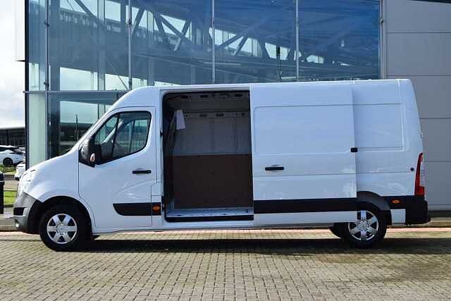 Nissan Interstar 2.3 dCi 135 Tekna L3 H2 3.5T Panel Van