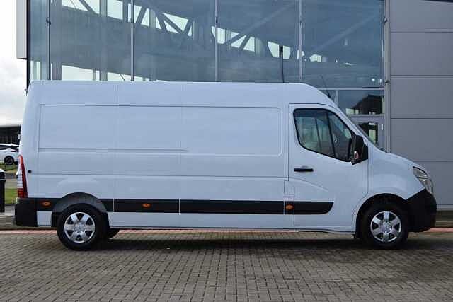 Nissan Interstar 2.3 dCi 135 Tekna L3 H2 3.5T Panel Van