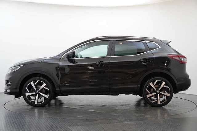Nissan Qashqai 1.6 dCi 130 2WD Tekna X-Tronic Auto with Glass Roof and BOSE Premium Audio