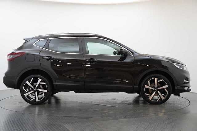 Nissan Qashqai 1.6 dCi 130 2WD Tekna X-Tronic Auto with Glass Roof and BOSE Premium Audio