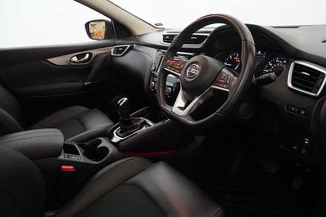 Nissan Qashqai 1.6 dCi 130 2WD Tekna X-Tronic Auto with Glass Roof and BOSE Premium Audio