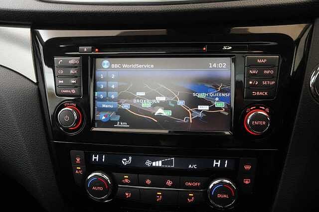 Nissan Qashqai 1.6 dCi 130 2WD Tekna X-Tronic Auto with Glass Roof and BOSE Premium Audio