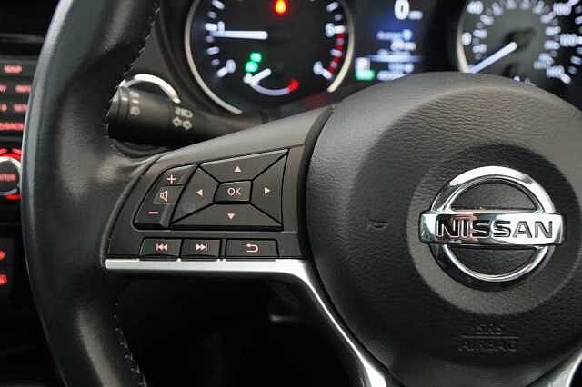 Nissan Qashqai 1.6 dCi 130 2WD Tekna X-Tronic Auto with Glass Roof and BOSE Premium Audio
