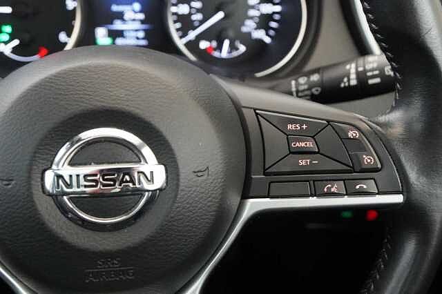 Nissan Qashqai 1.6 dCi 130 2WD Tekna X-Tronic Auto with Glass Roof and BOSE Premium Audio