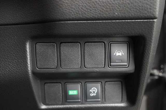 Nissan Qashqai 1.6 dCi 130 2WD Tekna X-Tronic Auto with Glass Roof and BOSE Premium Audio