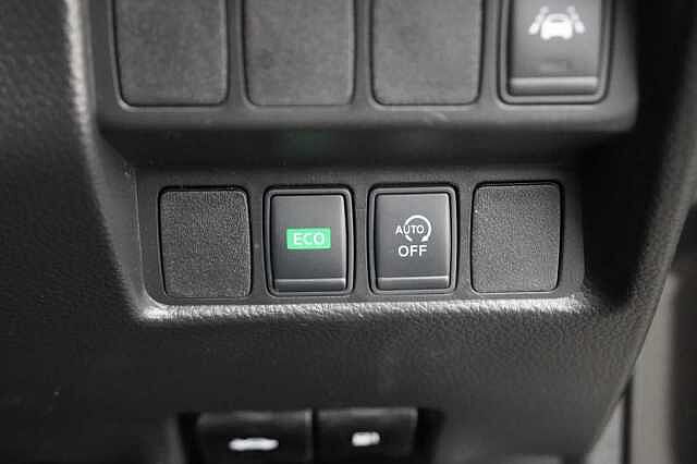Nissan Qashqai 1.6 dCi 130 2WD Tekna X-Tronic Auto with Glass Roof and BOSE Premium Audio