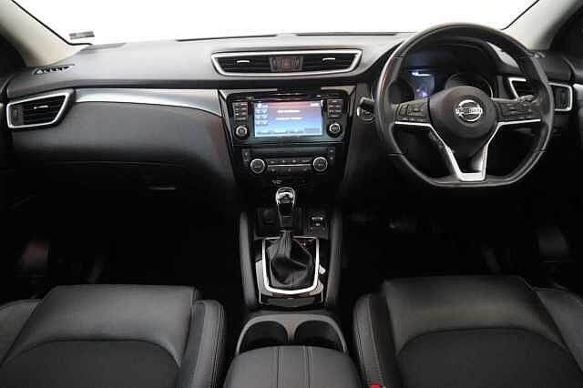 Nissan Qashqai 1.6 dCi 130 2WD Tekna X-Tronic Auto with Glass Roof and BOSE Premium Audio