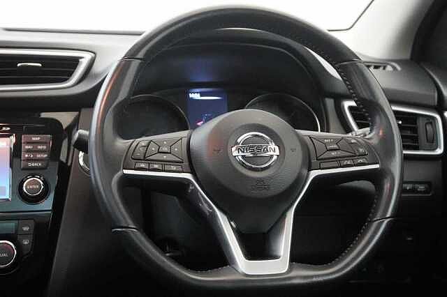 Nissan Qashqai 1.6 dCi 130 2WD Tekna X-Tronic Auto with Glass Roof and BOSE Premium Audio