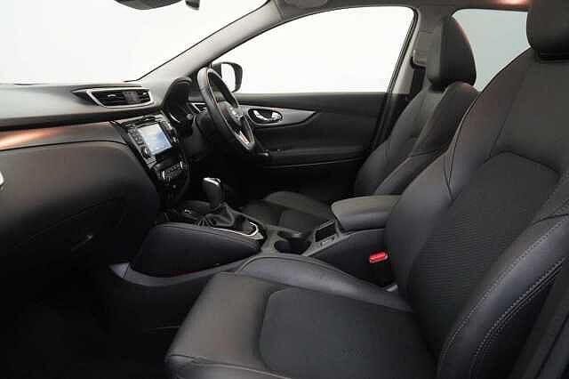 Nissan Qashqai 1.6 dCi 130 2WD Tekna X-Tronic Auto with Glass Roof and BOSE Premium Audio