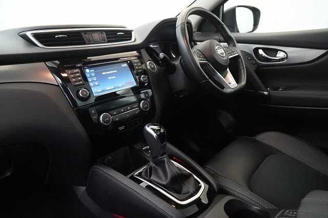 Nissan Qashqai 1.6 dCi 130 2WD Tekna X-Tronic Auto with Glass Roof and BOSE Premium Audio
