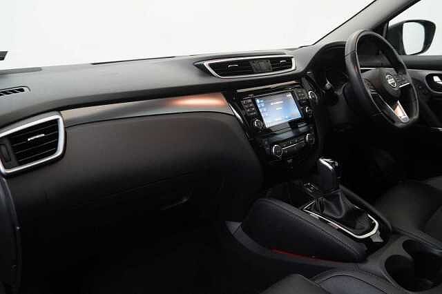 Nissan Qashqai 1.6 dCi 130 2WD Tekna X-Tronic Auto with Glass Roof and BOSE Premium Audio