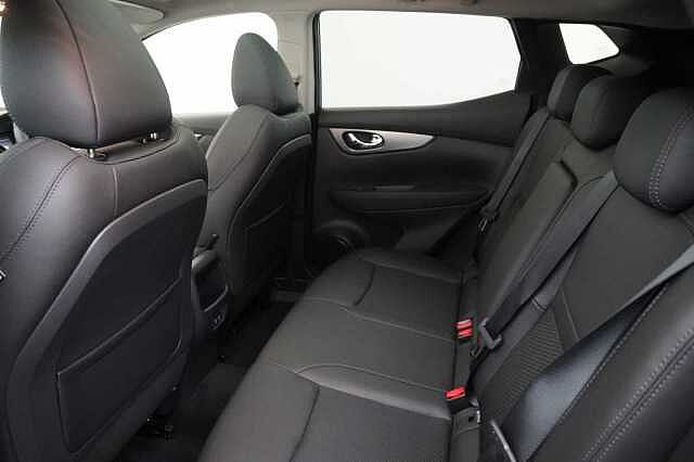 Nissan Qashqai 1.6 dCi 130 2WD Tekna X-Tronic Auto with Glass Roof and BOSE Premium Audio
