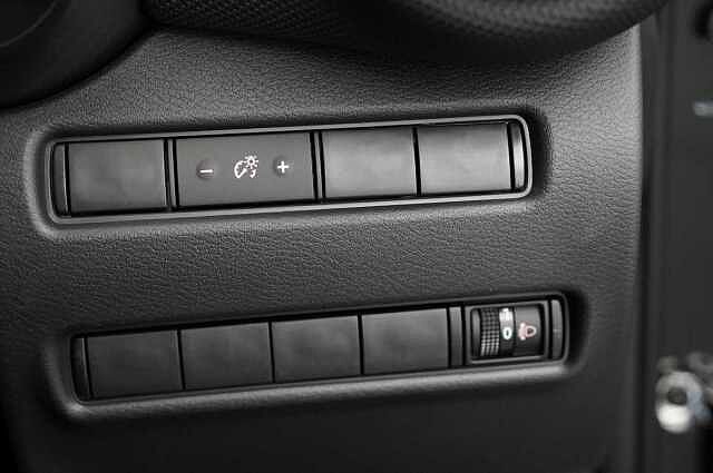 Nissan Juke 1.6 143 HEV Hybrid N-Connecta Auto with Sat Nav and Rear View Camera