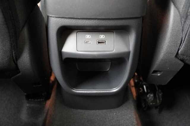 Nissan Juke 1.6 143 HEV Hybrid N-Connecta Auto with Sat Nav and Rear View Camera
