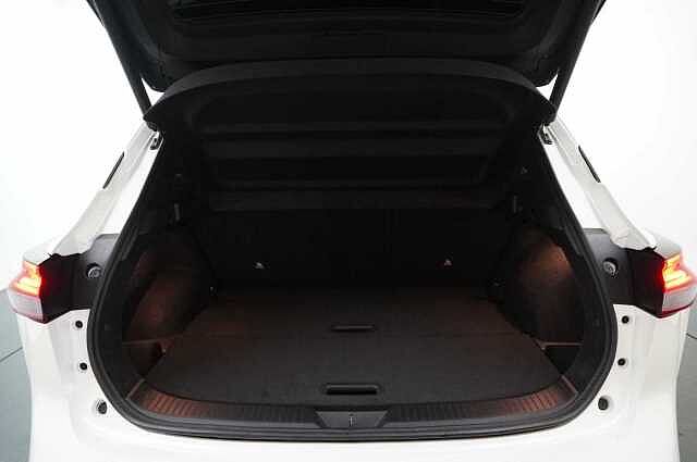 Nissan Qashqai 1.3 DIG-T MH 140 Tekna with Drive Assist Technology and Glass Roof