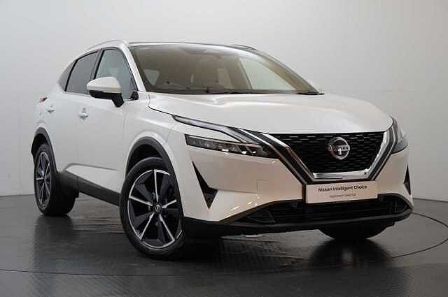 Nissan Qashqai 1.3 DIG-T MH 140 Tekna with Drive Assist Technology and Glass Roof