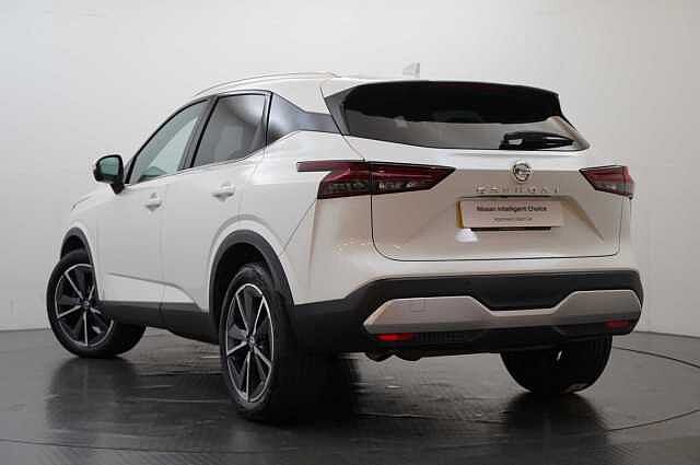 Nissan Qashqai 1.3 DIG-T MH 140 Tekna with Drive Assist Technology and Glass Roof