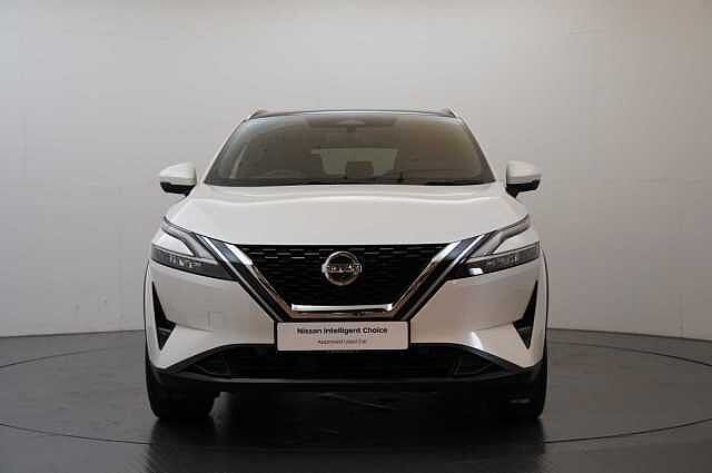 Nissan Qashqai 1.3 DIG-T MH 140 Tekna with Drive Assist Technology and Glass Roof