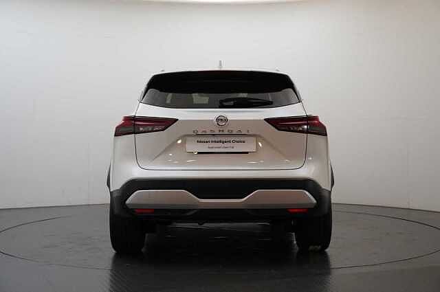 Nissan Qashqai 1.3 DIG-T MH 140 Tekna with Drive Assist Technology and Glass Roof