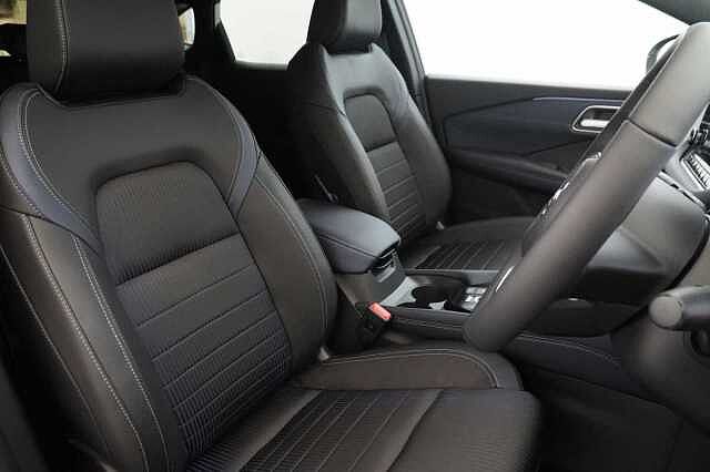Nissan Qashqai 1.3 DIG-T MH 140 Tekna with Drive Assist Technology and Glass Roof