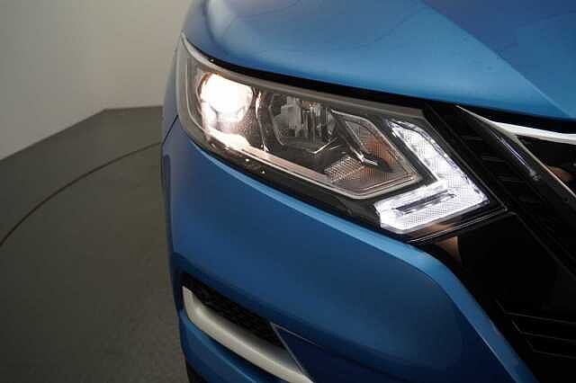 Nissan Qashqai 1.3 DIG-T 140 N-Connecta with Glass Roof + Sat Nav and 360 View Cameras