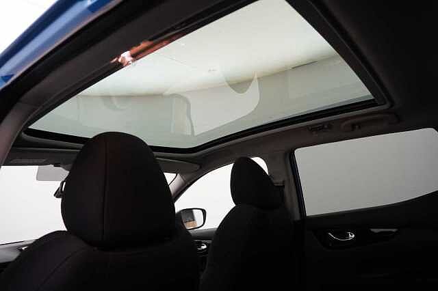 Nissan Qashqai 1.3 DIG-T 140 N-Connecta with Glass Roof + Sat Nav and 360 View Cameras