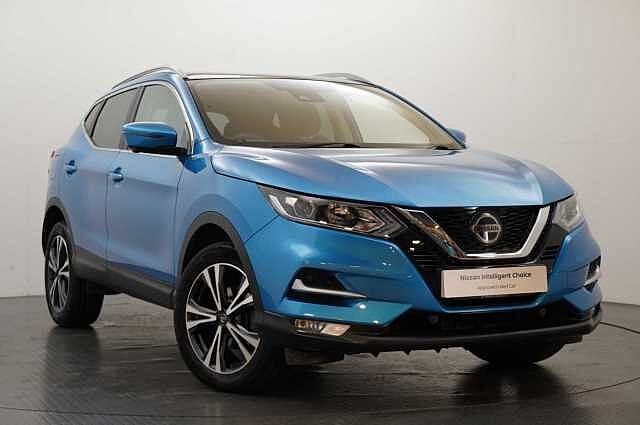 Nissan Qashqai 1.3 DIG-T 140 N-Connecta with Glass Roof + Sat Nav and 360 View Cameras