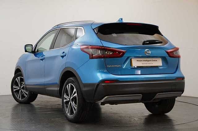 Nissan Qashqai 1.3 DIG-T 140 N-Connecta with Glass Roof + Sat Nav and 360 View Cameras