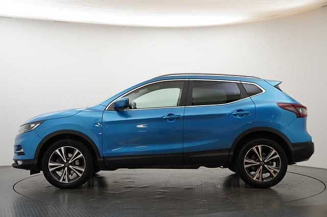 Nissan Qashqai 1.3 DIG-T 140 N-Connecta with Glass Roof + Sat Nav and 360 View Cameras