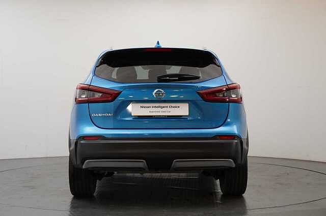 Nissan Qashqai 1.3 DIG-T 140 N-Connecta with Glass Roof + Sat Nav and 360 View Cameras