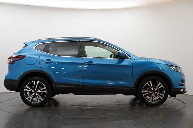 Nissan Qashqai 1.3 DIG-T 140 N-Connecta with Glass Roof + Sat Nav and 360 View Cameras