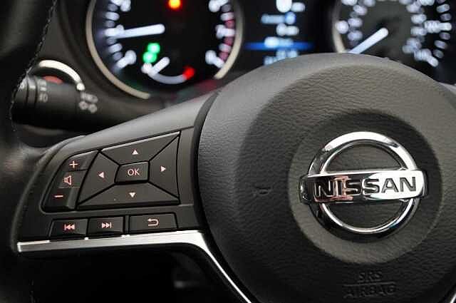 Nissan Qashqai 1.3 DIG-T 140 N-Connecta with Glass Roof + Sat Nav and 360 View Cameras