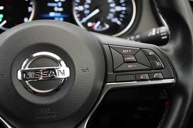Nissan Qashqai 1.3 DIG-T 140 N-Connecta with Glass Roof + Sat Nav and 360 View Cameras
