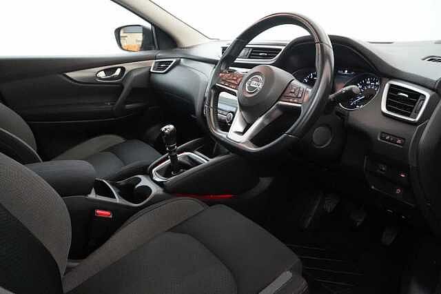 Nissan Qashqai 1.3 DIG-T 140 N-Connecta with Glass Roof + Sat Nav and 360 View Cameras