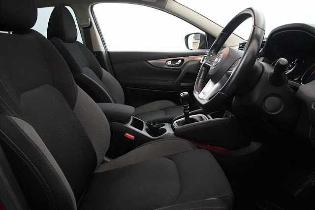 Nissan Qashqai 1.3 DIG-T 140 N-Connecta with Glass Roof + Sat Nav and 360 View Cameras