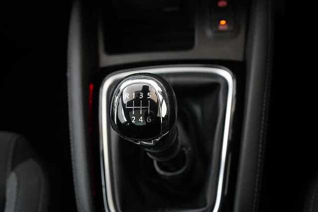 Nissan Qashqai 1.3 DIG-T 140 N-Connecta with Glass Roof + Sat Nav and 360 View Cameras