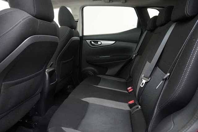 Nissan Qashqai 1.3 DIG-T 140 N-Connecta with Glass Roof + Sat Nav and 360 View Cameras