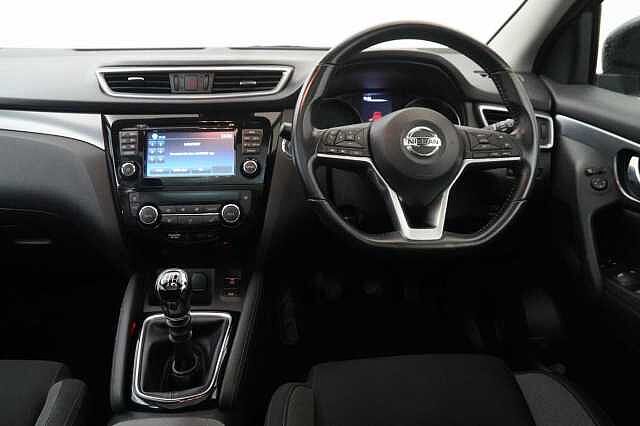 Nissan Qashqai 1.3 DIG-T 140 N-Connecta with Glass Roof + Sat Nav and 360 View Cameras