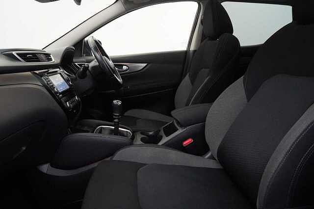 Nissan Qashqai 1.3 DIG-T 140 N-Connecta with Glass Roof + Sat Nav and 360 View Cameras
