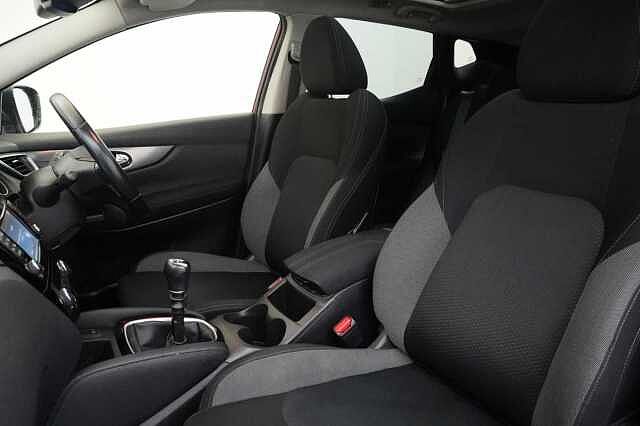 Nissan Qashqai 1.3 DIG-T 140 N-Connecta with Glass Roof + Sat Nav and 360 View Cameras
