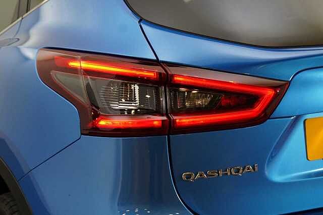 Nissan Qashqai 1.3 DIG-T 140 N-Connecta with Glass Roof + Sat Nav and 360 View Cameras