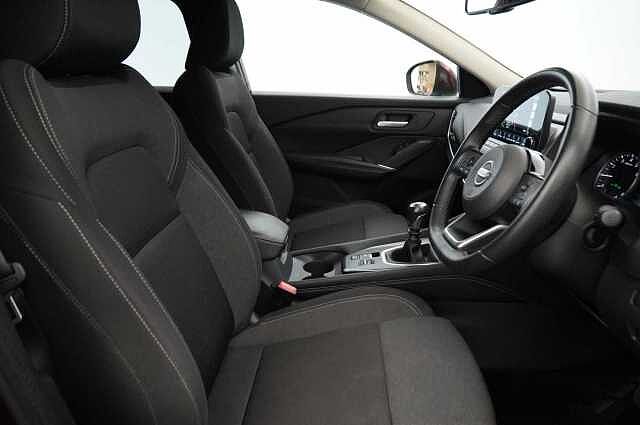 Nissan Qashqai 1.3 DIG-T MH 140 N-Connecta with Sat Nav and 360 View Cameras
