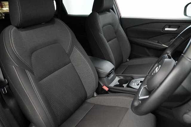 Nissan Qashqai 1.3 DIG-T MH 140 N-Connecta with Sat Nav and 360 View Cameras