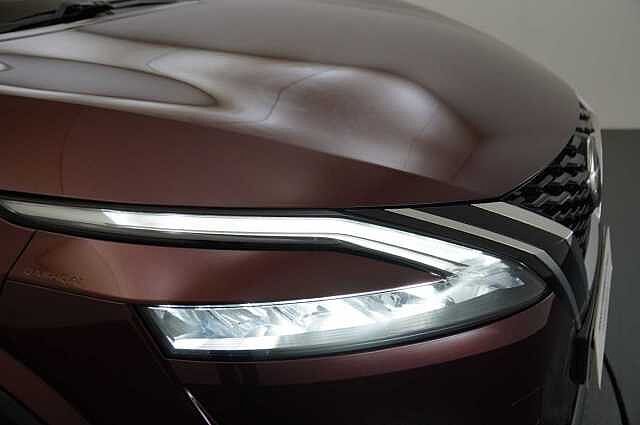 Nissan Qashqai 1.3 DIG-T MH 140 N-Connecta with Sat Nav and 360 View Cameras