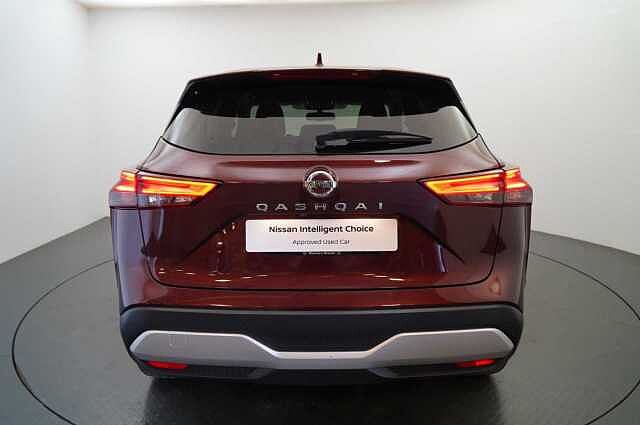 Nissan Qashqai 1.3 DIG-T MH 140 N-Connecta with Sat Nav and 360 View Cameras