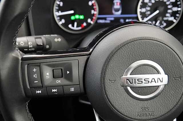 Nissan Qashqai 1.3 DIG-T MH 140 N-Connecta with Sat Nav and 360 View Cameras