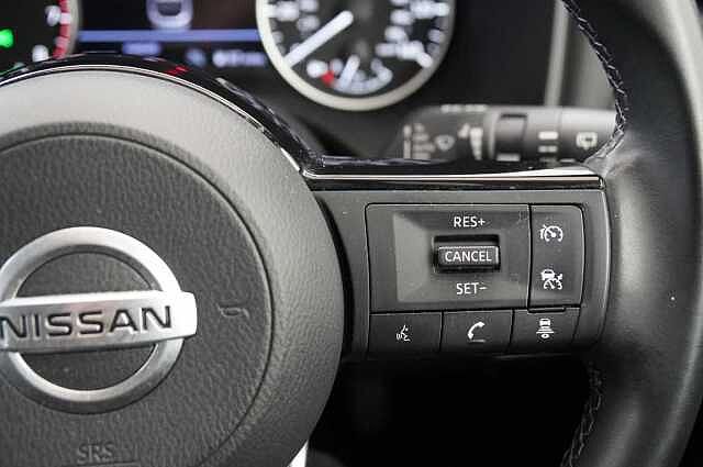 Nissan Qashqai 1.3 DIG-T MH 140 N-Connecta with Sat Nav and 360 View Cameras