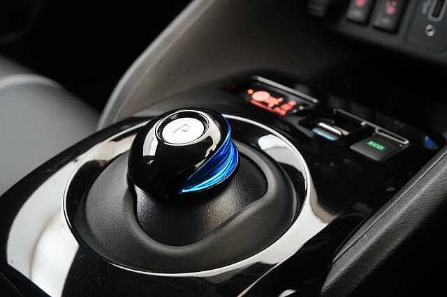 Nissan LEAF 40KW Tekna Auto with BOSE Audio and Pro Pilot Technology